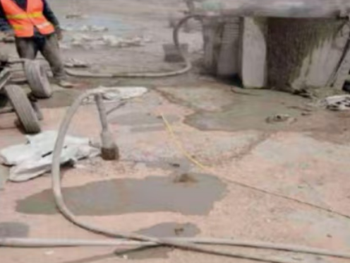达州水泥混凝土路面板底注浆技术 路面脱空注浆整治方案